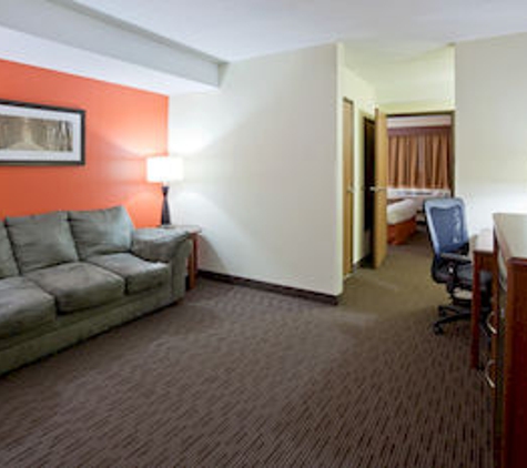 AmericInn Lodge & Suites of St. Cloud - Saint Cloud, MN