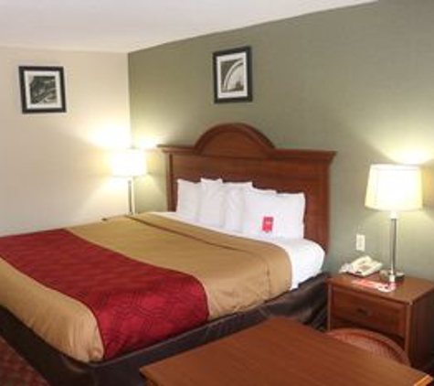 Econo Lodge - Huntington, WV