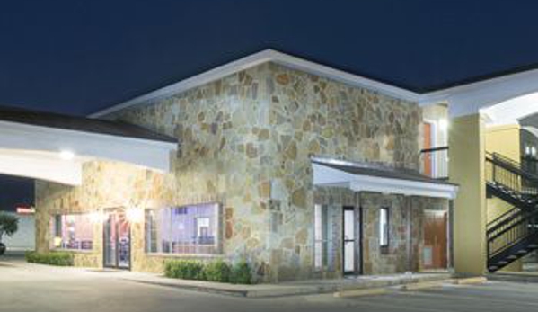 Super 8 by Wyndham San Antonio Near Fort Sam Houston - San Antonio, TX