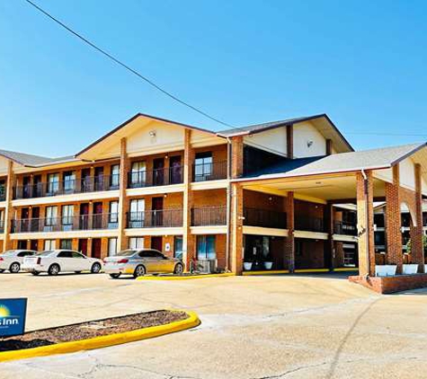 Days Inn & Suites by Wyndham Bossier City - Bossier City, LA