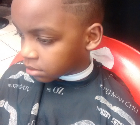 Universal Styles & Cuts - Eatontown, NJ