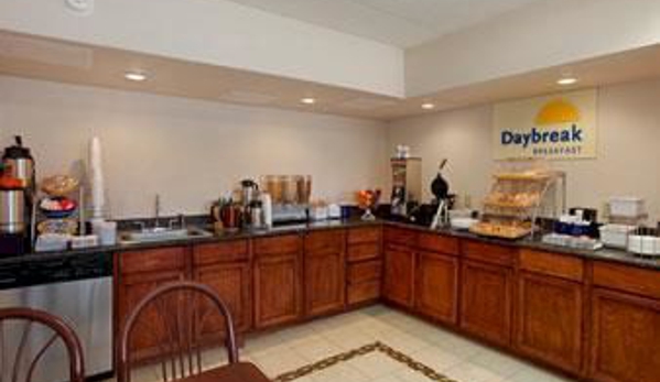 Days Inn by Wyndham Salina South - Salina, KS