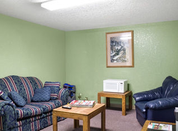 Econo Lodge - Custer, SD