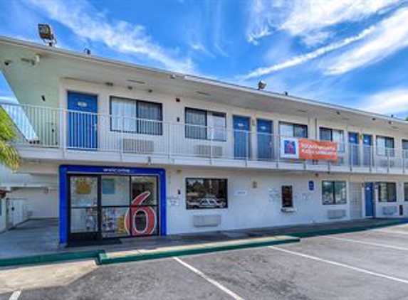 Motel 6 - Stanton, CA