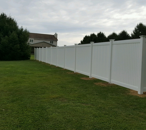 Estherlee Fence Co - North Lima, OH. Vinyl Fencing