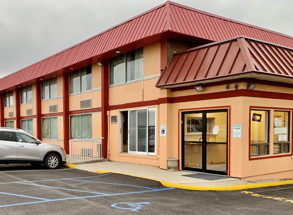 Econo Lodge - Lima, OH