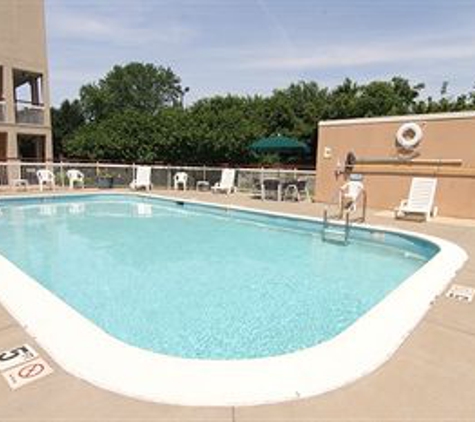 Red Roof Inn - Cedar Rapids, IA