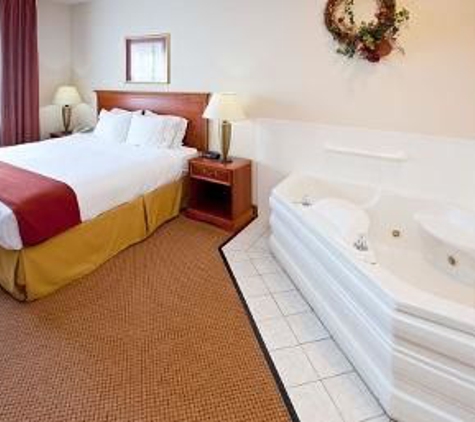 Baymont Inn & Suites - Chelsea, MI