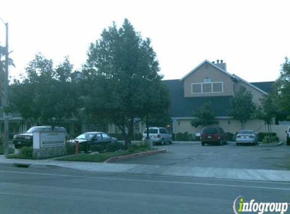 Claremont Place Senior Living - Claremont, CA