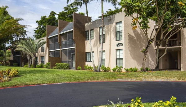 Del Oro Apartment Homes - Plantation, FL