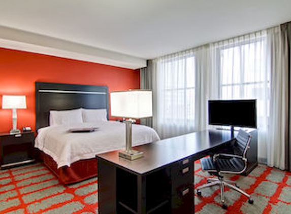 Hampton Inn & Suites Cincinnati-Downtown - Cincinnati, OH