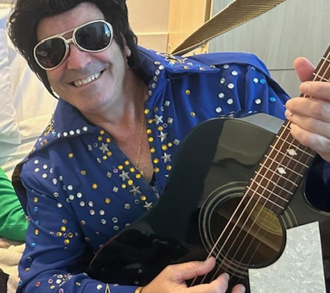 Celebrity Grams Singing Telegrams - Labrador, QLD. Elvis in Action