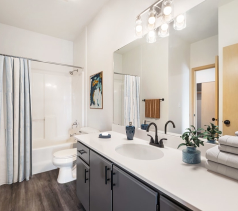 Shoreline Village Apartments - Richland, WA