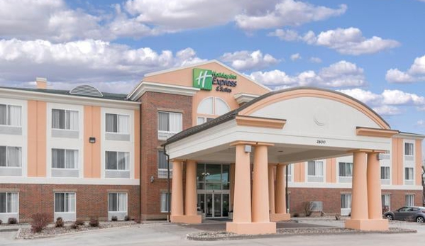 Holiday Inn Express & Suites Ames - Ames, IA