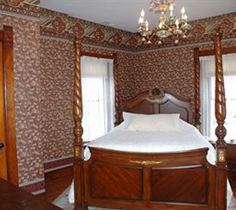 The Nauvoo Grand Bed & Breakfast - Nauvoo, IL