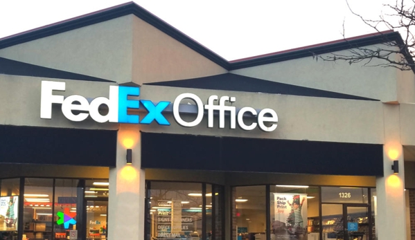 FedEx Office Print & Ship Center - Schaumburg, IL