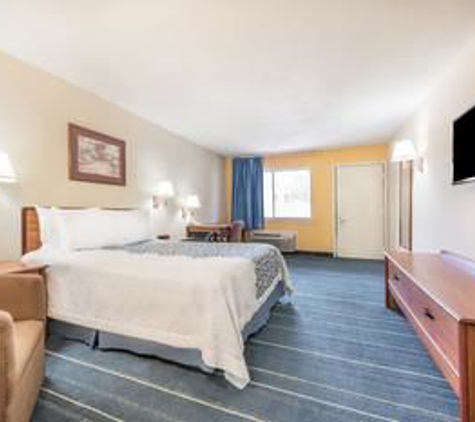 Days Inn - College Station, TX