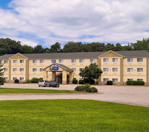 Comfort Inn & Suites East Moline near I-80 - East Moline, IL