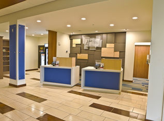 Holiday Inn Express & Suites Monroe - Monroe, MI