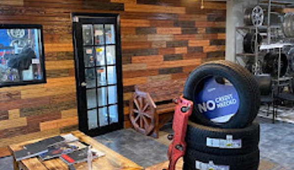 Orguez Mechanic and Tire Shop - Houston, TX. Lobby interior