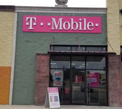 T-Mobile - Uvalde, TX