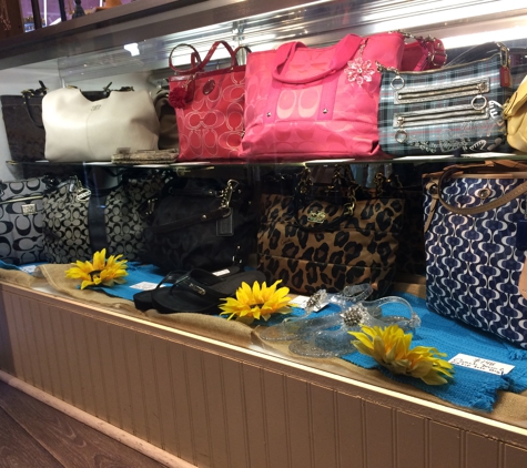 Revive Lees Summit Upscale Resale Clothing - Lees Summit, MO