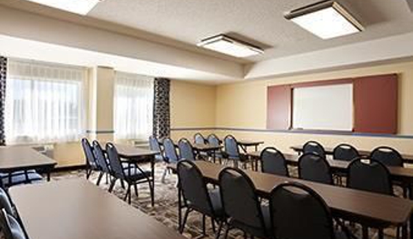 Days Inn & Suites - Rancho Cordova, CA