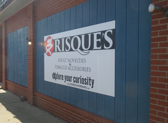 Risque's - Bloomington, IL