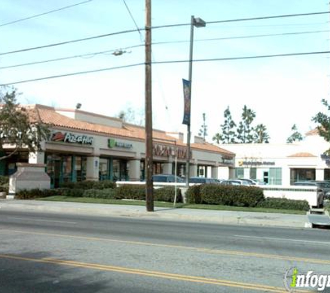 Pizza Hut - Reseda, CA