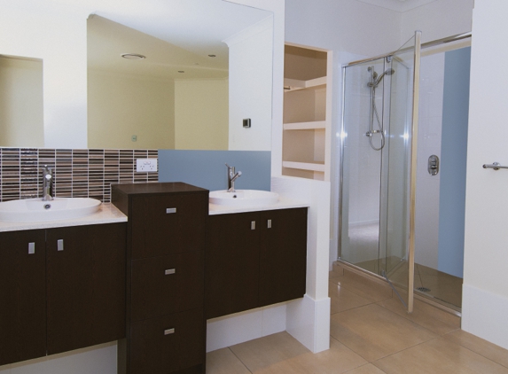 Bradnam's Windows & Doors - Bungalow, QLD. Framed Shower Screen