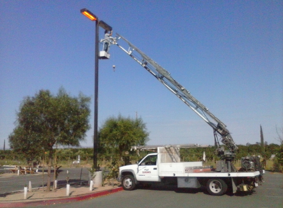 vigil signs and lighting repair / welding - Hemet, CA