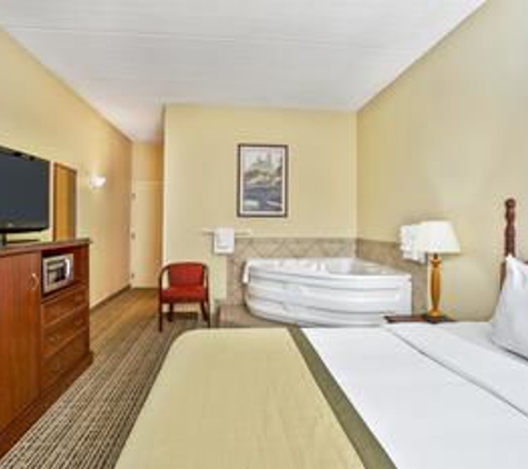 Baymont Inn & Suites - Knoxville, TN