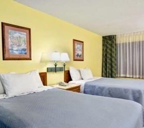 Days Inn & Suites by Wyndham Davenport - Davenport, FL