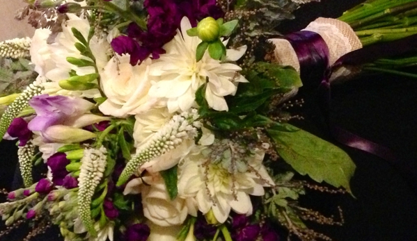 Crystal's Creations Flowers/Weddings & Events - Piqua, OH