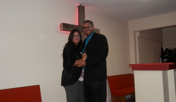 Iglesia JesuCristo Roca Fuerte - Plant City, FL. Pastor Carlos Sepúlveda y su esposa Yesenia De Jesus