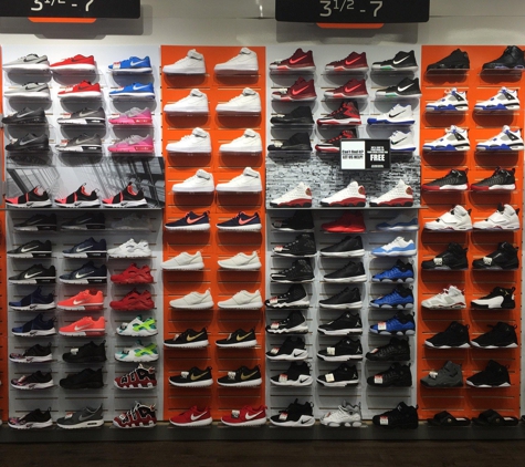 Hibbett Sports - Leesville, SC