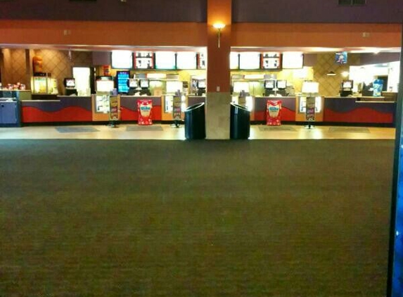 Regal Cinemas Lake Zurich 12 - Lake Zurich, IL