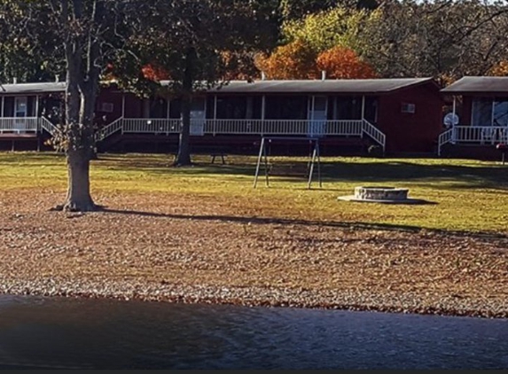 Happy Hollow Resort - Blue Eye, MO