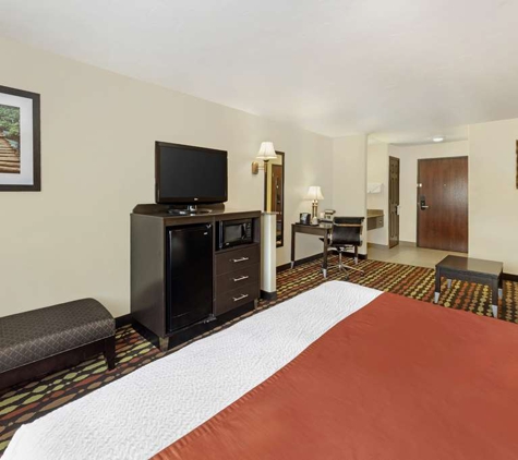 Best Western Greentree Inn & Suites - Moore, OK