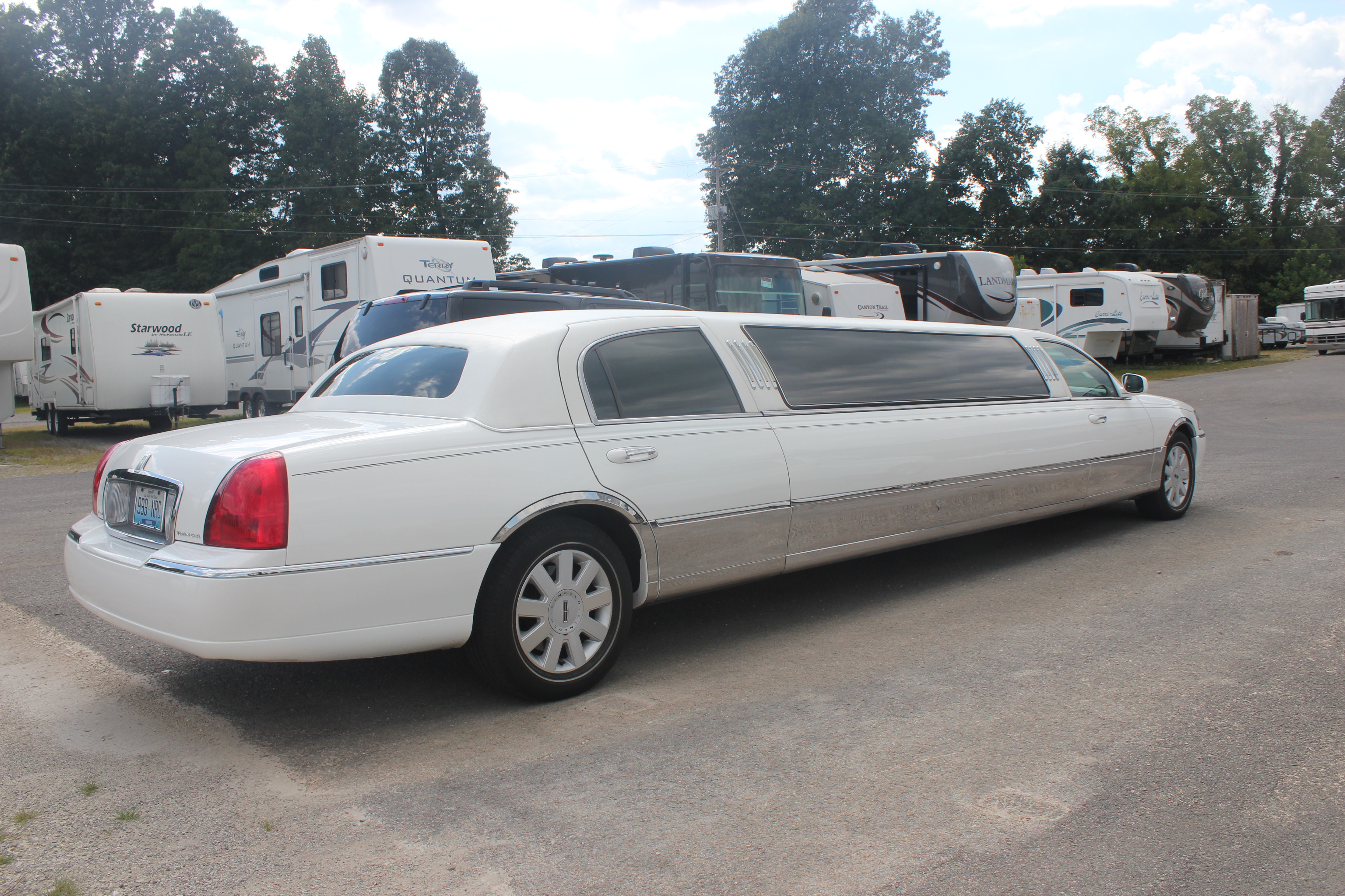 Skaggs Limousine & Transportation - Elizabethtown, KY 42701