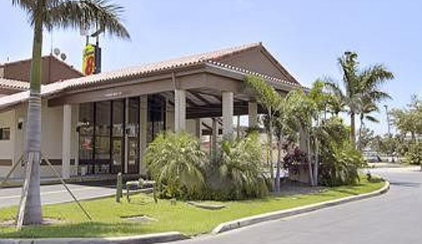 Super 8 Motel - Riviera Beach, FL