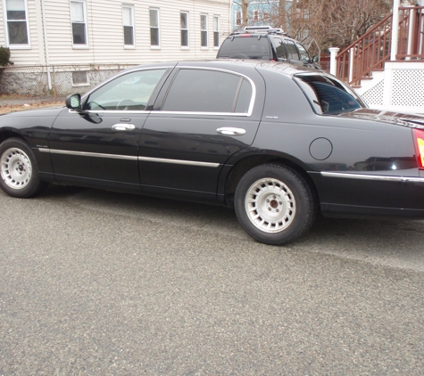 Ideal car and Limo services - Everett, MA