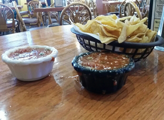 Gallo's Mexican Restaurant - Fairbanks, AK. Here's some chips and salsa..Don't mind the dirty bowls����