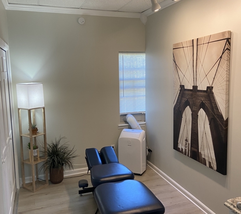 Seven Bridges Chiropractic - Jacksonville, FL. Adjusting room