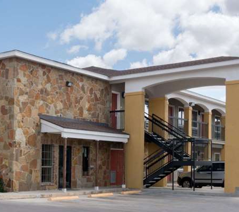 Super 8 by Wyndham San Antonio Near Fort Sam Houston - San Antonio, TX