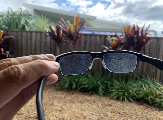 visiondirect.com.au - Yatala, QLD. Bubbled lenses