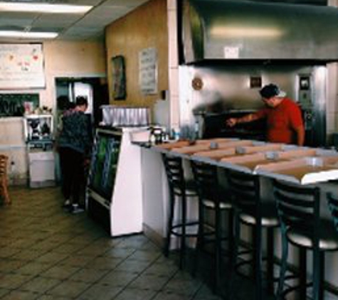 Joe & Pat's Pizzeria & Restaurant - Staten Island, NY