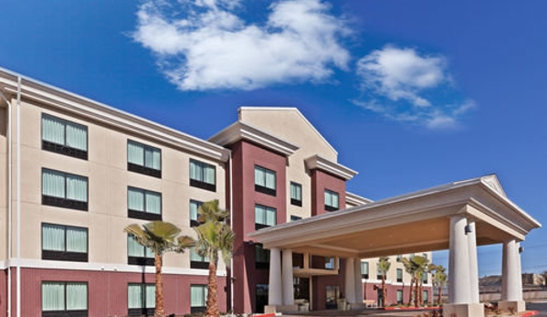 Holiday Inn Express & Suites El Paso Airport - El Paso, TX