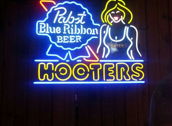 Hooters - Albuquerque, NM