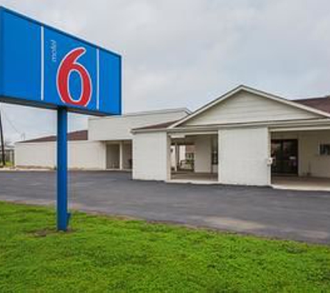 Motel 6 - Madisonville, TX